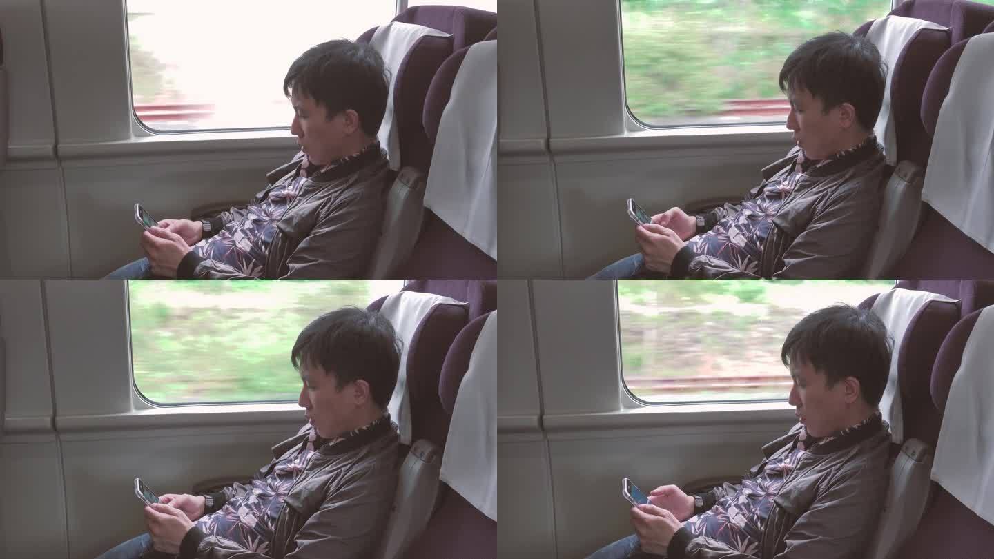 一名男子在火车上使用手机