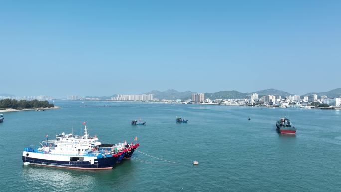 海边渔船码头海岸线风光航拍渔港汕尾港风景