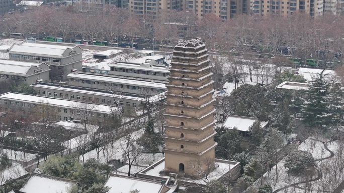 陕西西安小雁塔雪景航拍