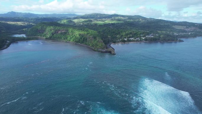 毛里求斯，大海连绵起伏山峰