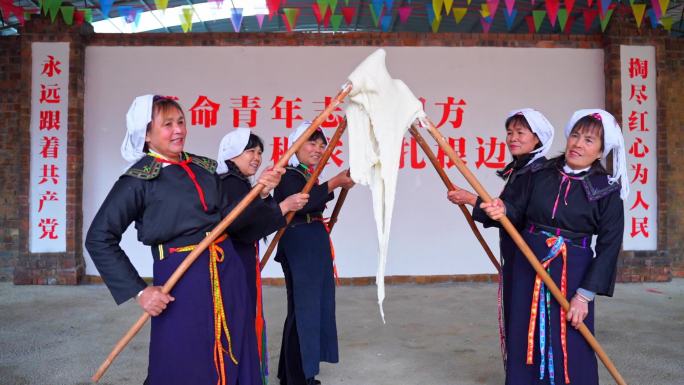 广西三月三 打糍粑