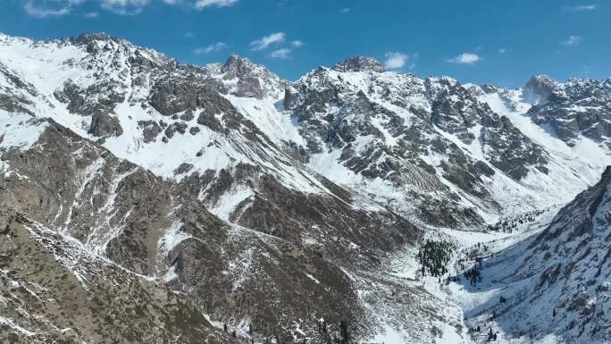 阿尔先天山峡谷