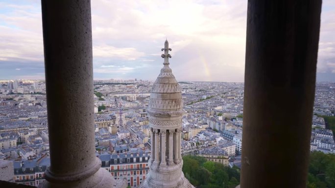 从巴黎圣心大教堂俯瞰巴黎。蒙马特山顶，法国著名旅游景点