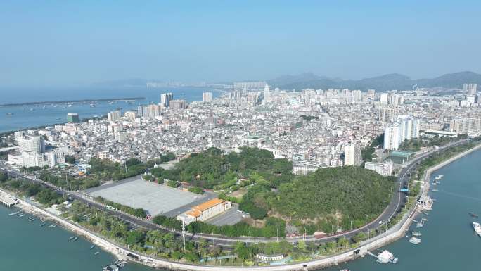 汕尾海边风景航拍海湾城市海滨大道建筑风光