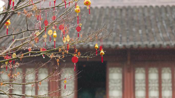 雨天杭州西湖钱王祠景色