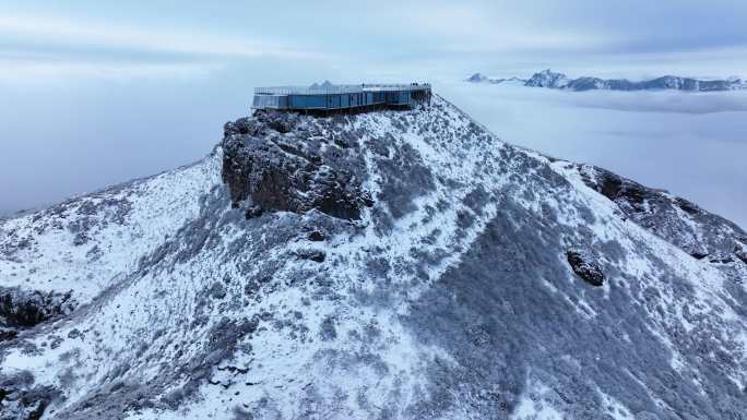 牛背山营地帐篷云海雪山