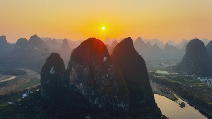 桂林阳朔漓江日落航拍4K