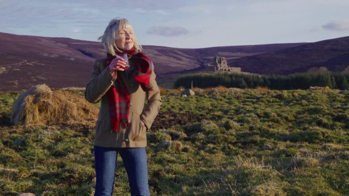 清新的空气，单一麦芽威士忌，苏格兰高地的女人