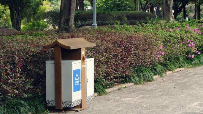 公园垃圾桶-可回收垃圾-垃圾分类