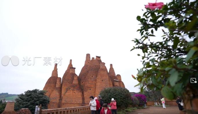 云南弥勒东风韵风景区万花筒红砖建筑群2