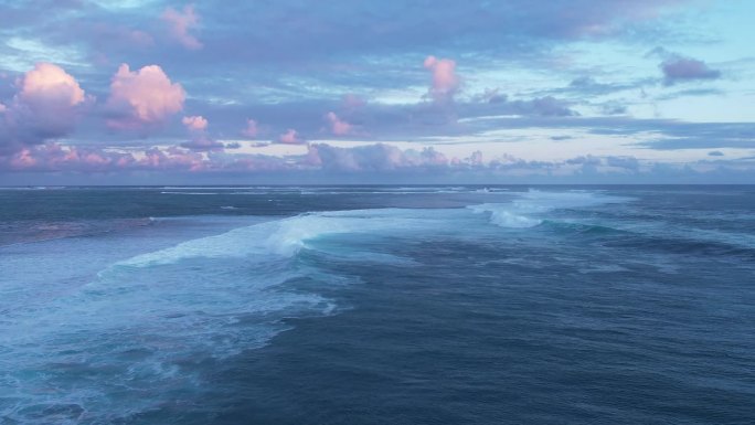 毛里求斯，茫茫大海一望无际海浪，夕阳