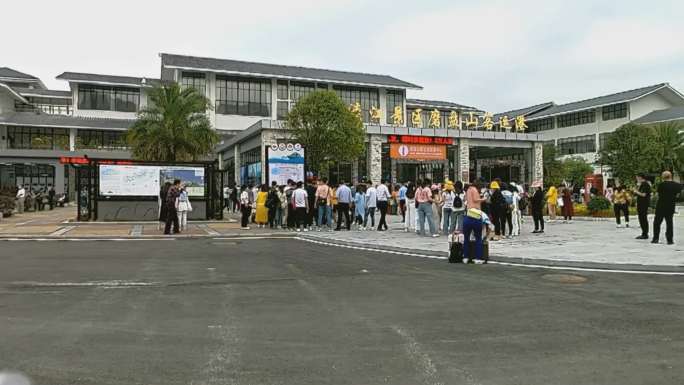 桂林游客 旅游的人群 九马画山景点