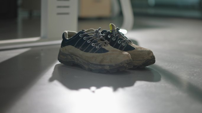 登山鞋徒步鞋旧鞋子