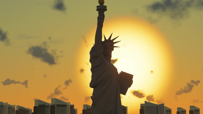 夕阳下的美国纽约自由女神像雕塑像