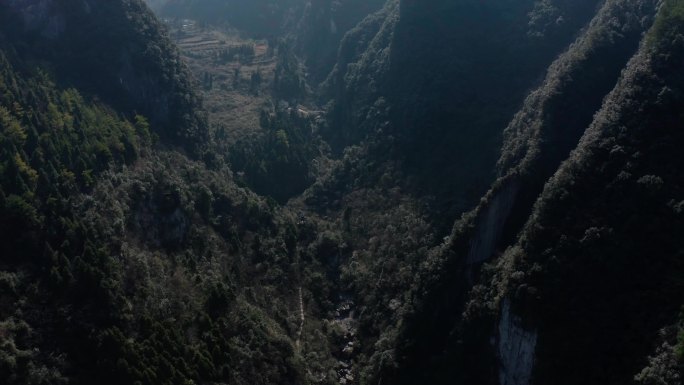 武陵山大峡谷山峦航拍