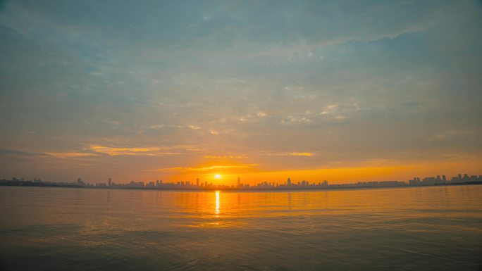 武汉大江大湖地标落夕阳晚霞城市航拍延时