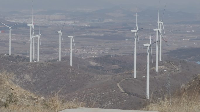 航拍山东文登西岭西村旸谷山龙泉风电机群