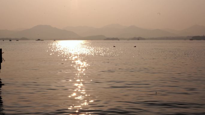 西湖傍晚安静湖面