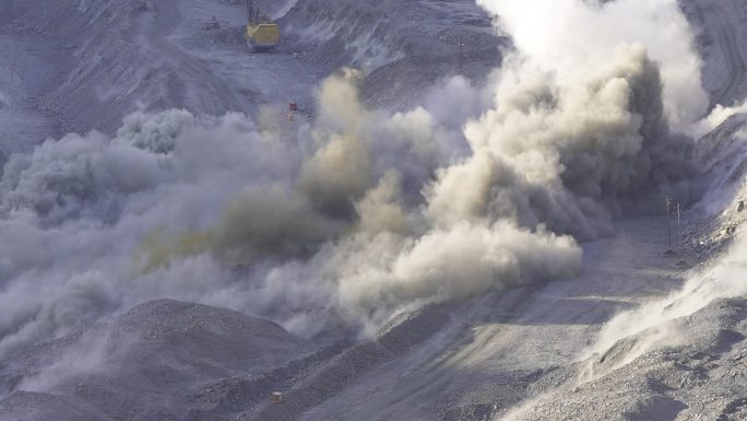 矿山爆破实拍视频 升格慢动作