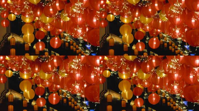 节日夜晚古街上点亮的中国灯笼