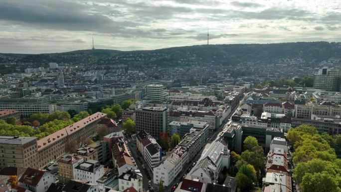 白天飞行在斯图加特的城市景观航拍全景4k德国