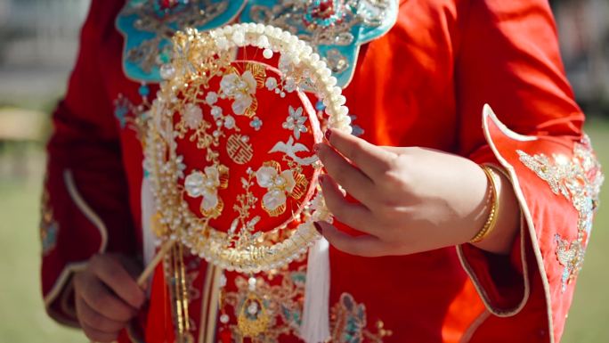 新娘中式扇子摆拍