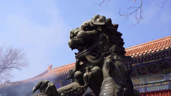 铜狮子 石狮子 烟雾缭绕 古建筑 雍和宫