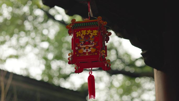 雨天杭州西湖钱王祠景色