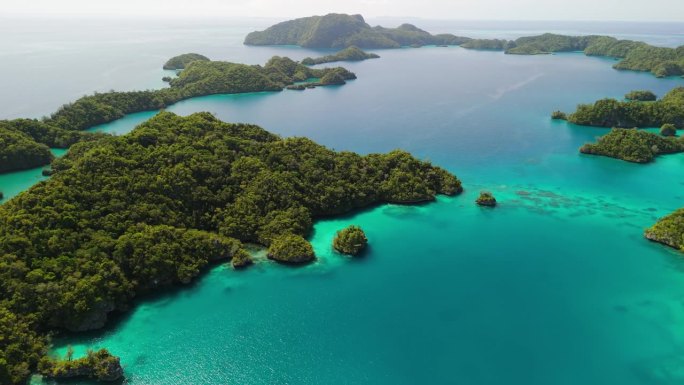 斐济被珊瑚礁环绕的偏远岛屿