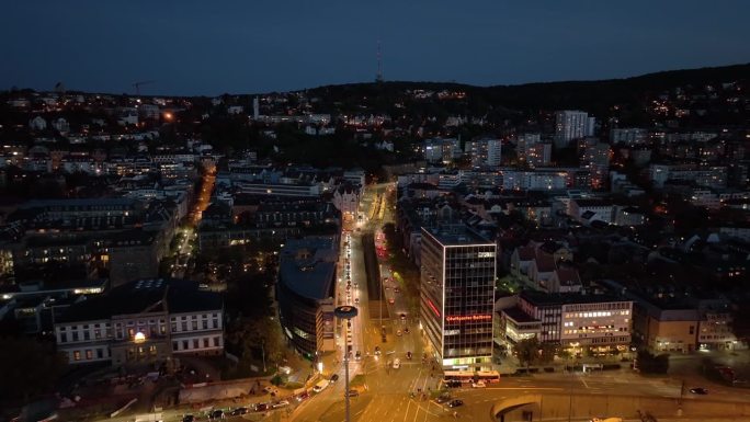 夜间照明斯图加特城市景观交通街道航拍全景4k德国