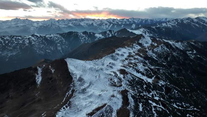 航拍雅安夹金山风光6