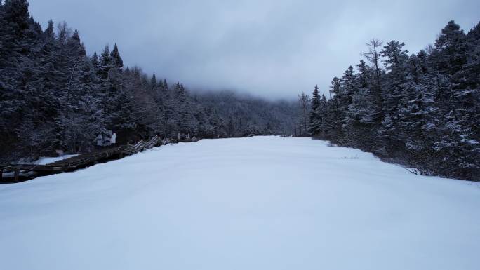 黄龙雪景