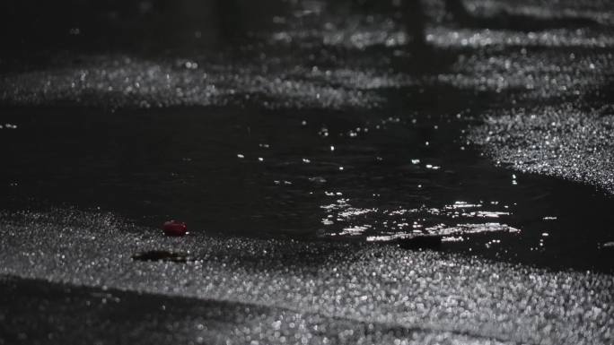下雨天雨滴地板路灯02