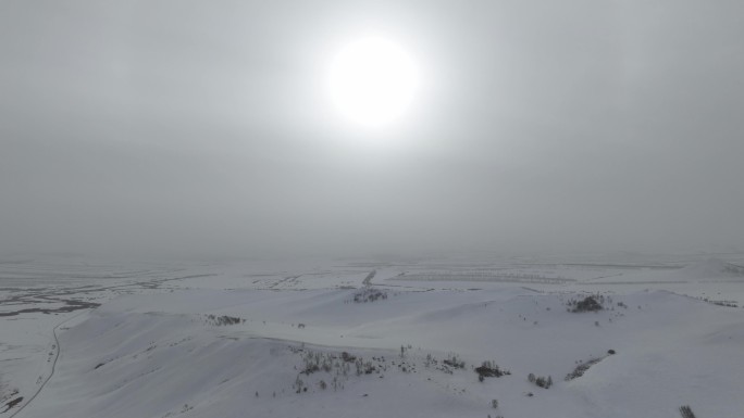 冷空气迷漫的辽阔雪原