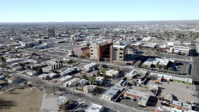 新墨西哥州拉斯克鲁塞斯市中心无人机拍摄到的画面。