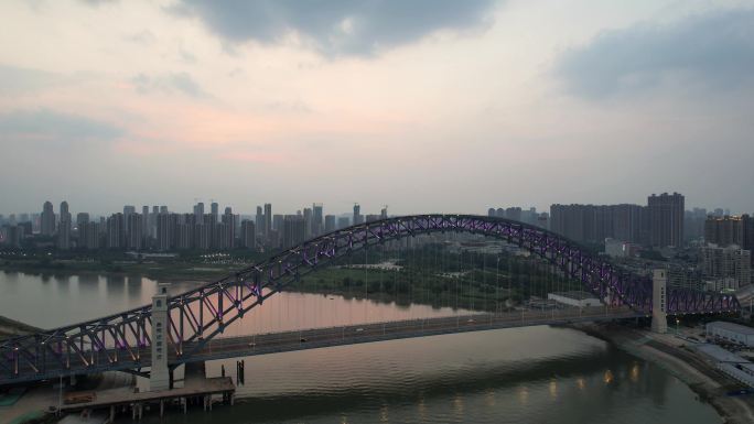 航拍武汉城市汉江湾大桥交通道路桥梁车流