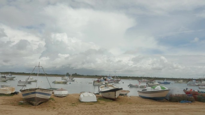 安达卢西亚韦尔瓦蓬塔翁布里亚渔港的时间流逝