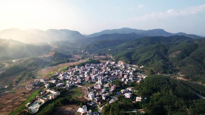 大山深处乡村振兴下的夕阳日落瞬间