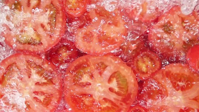 西红柿圣女果番茄泼水高速
