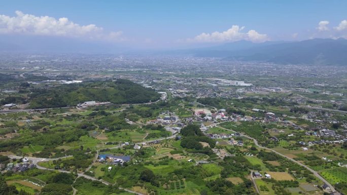 无人机拍摄的日本山梨县神府盆地