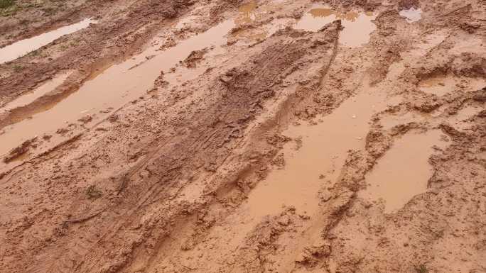 破路无法行驶的路路面雨后路面泥路湿滑道路