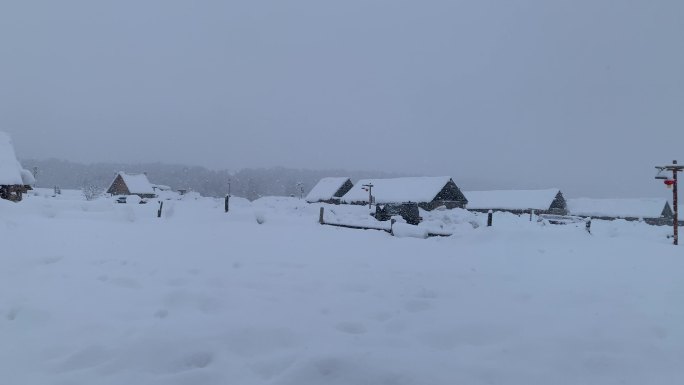 大雪纷飞的小木屋 美景 冬日