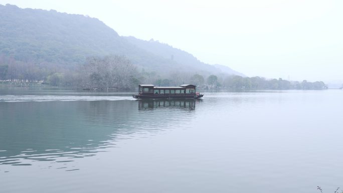 浙江省杭州市湘湖景区 游船在湘湖游荡