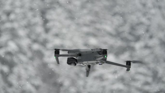 雪中无人机