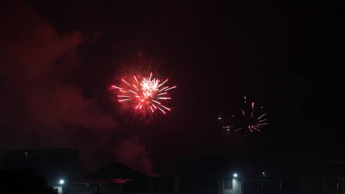 春节农村烟花燃放烟火夜晚看烟花实拍视频