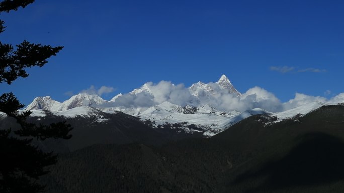 远眺南迦巴瓦峰