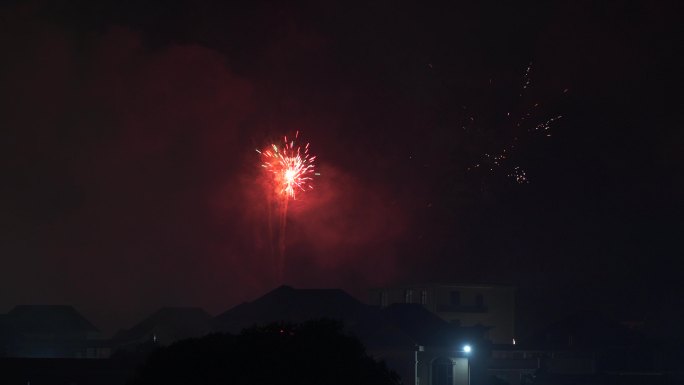 春节农村烟花燃放烟火夜晚看烟花实拍视频