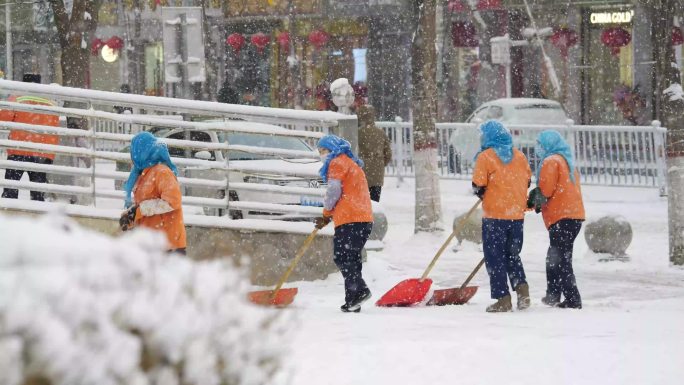 清洁工扫雪