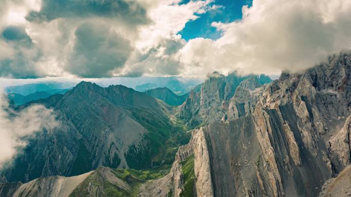 石头山峰云层航拍延时