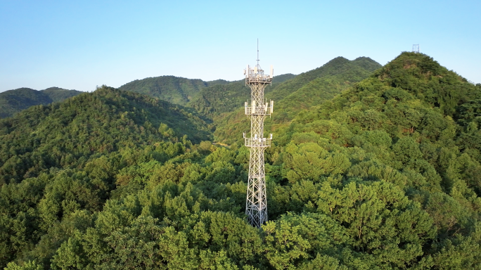 航拍农村山区信号塔5G信号基站